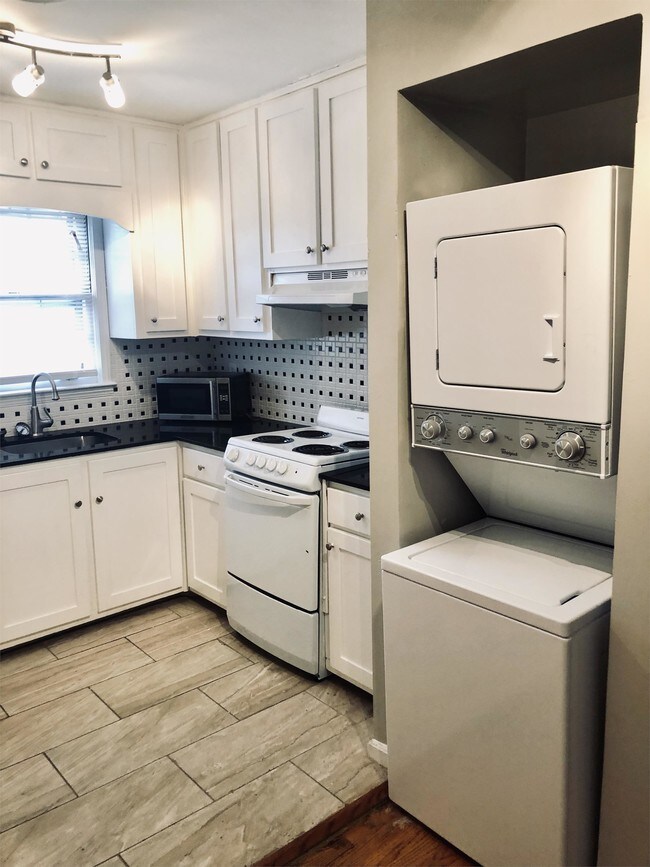 3607 Roxboro Rd Unit 12, Atlanta, GA 30326 Room for Rent in Atlanta