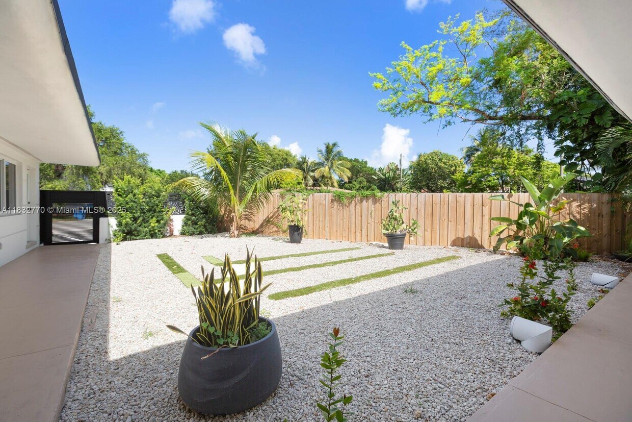 Primary Photo - 7800 NE 10th Ct