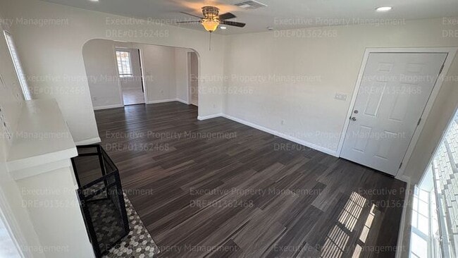 Building Photo - 2 bedroom 1 bathroom house located in the 93307 zipcode near E Brundage Ln/ Madison St