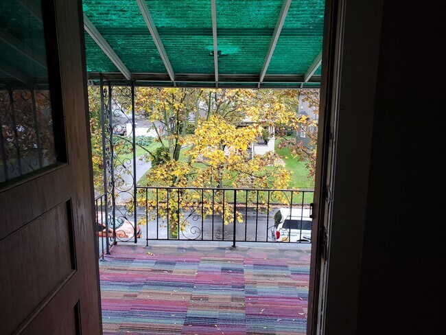 Foto del edificio - 138 Warwick Ave