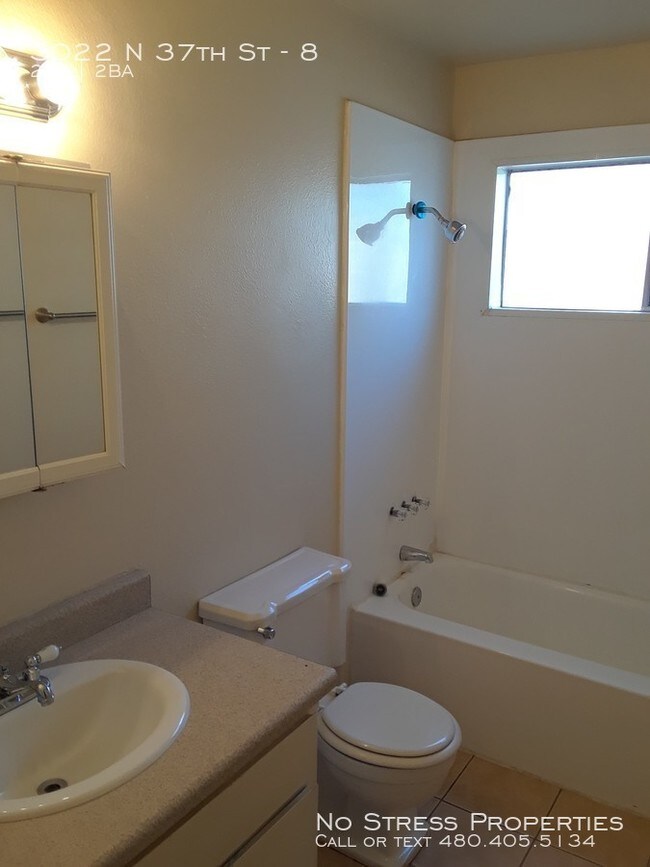 Building Photo - 2 Bed Condo Off 40th St and Thomas!