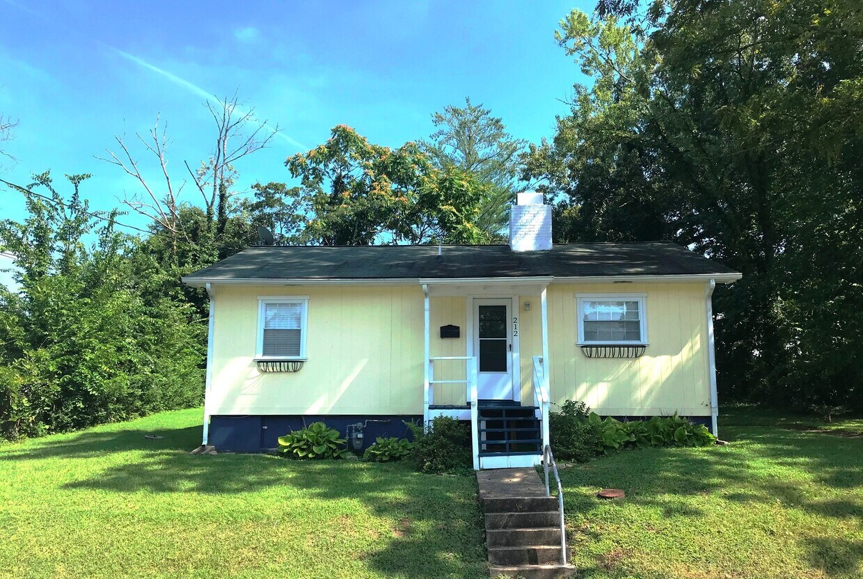 Primary Photo - 2 Bed/ 1 Bath Oak Ridge