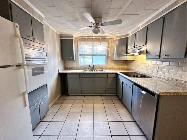 Building Photo - 57-59 Sewall Ave. Unit 2