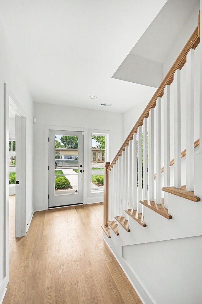Foto del edificio - Stunning 3BR/3.5BA contemporary condo in the heart of Wedgewood-Houston!