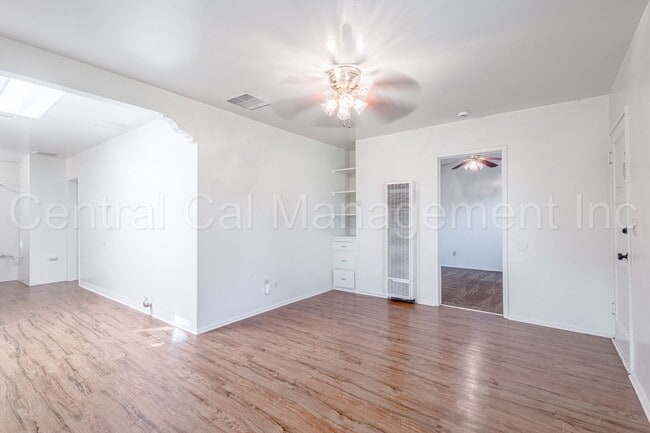 Foto del edificio - 347-351 E Marengo Ave