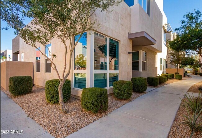 Building Photo - 9001 E San Victor Dr