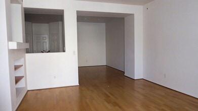 Building Photo - 7865 Via Belfiore