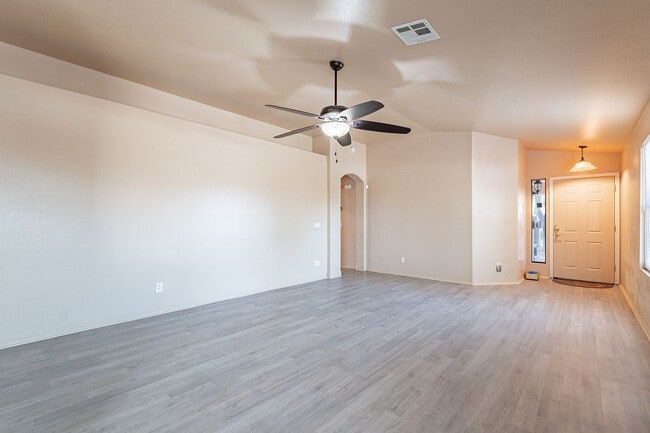 Building Photo - Stunning 4-Bedroom, 1.75-Bath Home Near South Mountain Section 8 Welcome