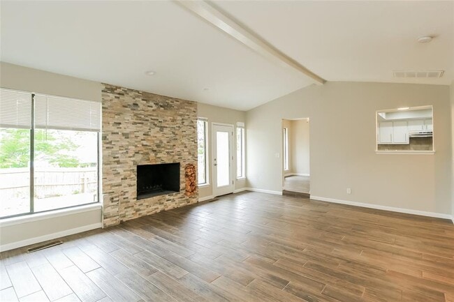 Foto del edificio - 2133 Running Branch Rd