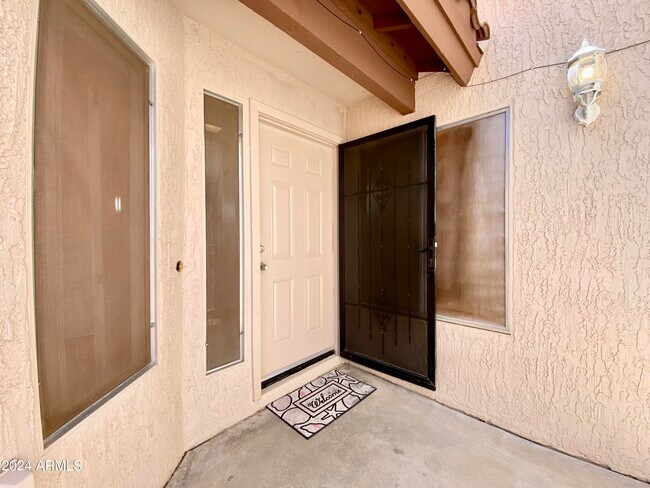 Building Photo - 10917 E Hope Dr