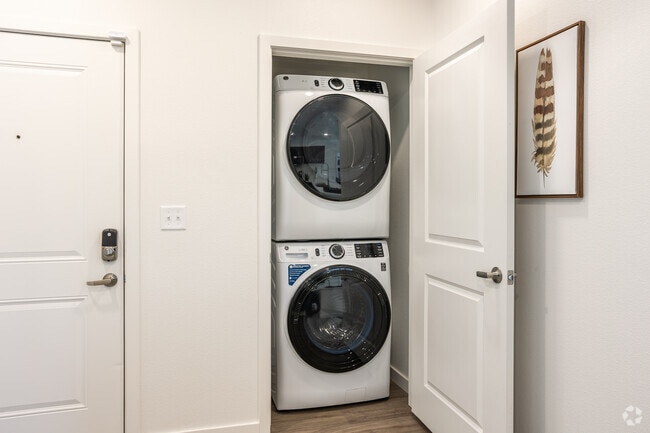 2BR, 2BA -1,015SF - Laundry - Fieldhouse