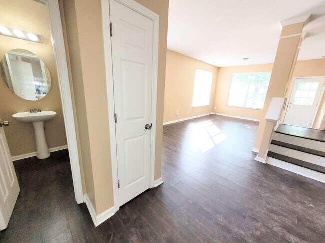 Foto del edificio - 4478 Chestnut Lake Ave