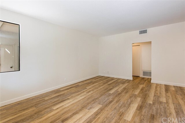 Building Photo - 387 Huntington