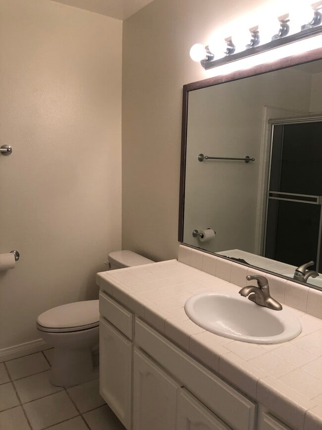 Building Photo - Los Caballeros #313