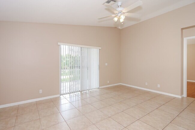 Building Photo - 4646 SW 12th Ct