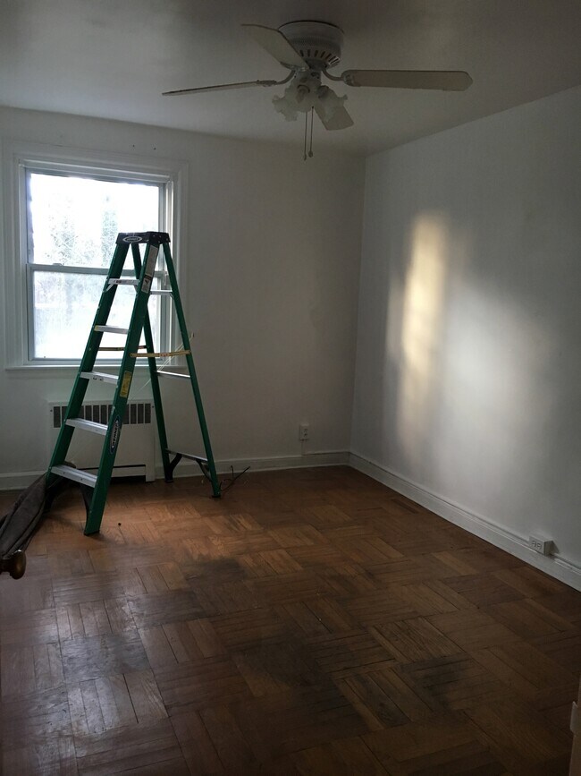 bedroom 2 - 615 E Durham St
