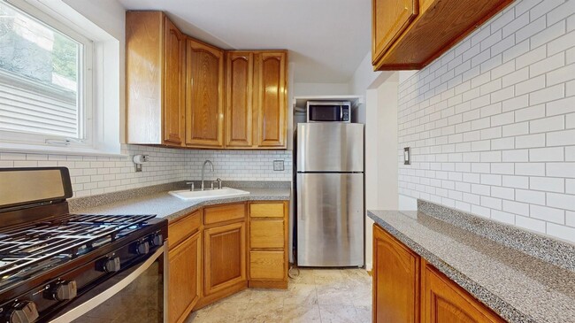 Building Photo - 273 W 254th St