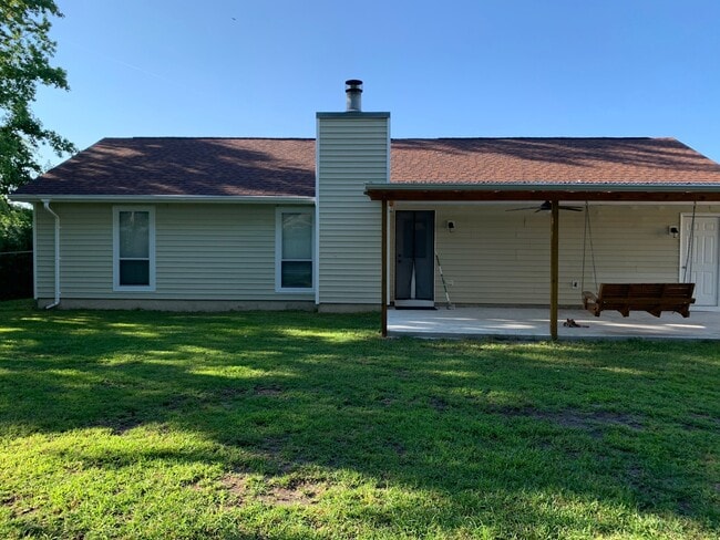 Building Photo - Sanders Ln