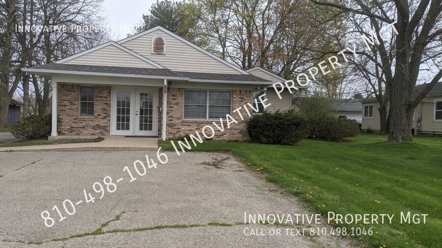 Flushing Ranch home with office space. House Rental in Flushing, MI