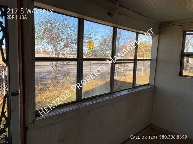 Foto del edificio - Cute 2 bedroom with a sun room!