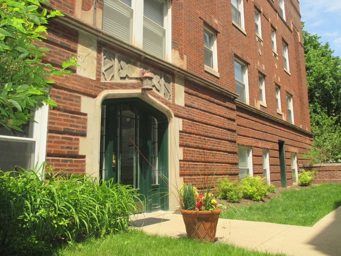 Primary Photo - 3456 N Janssen Ave