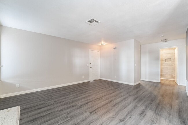 Building Photo - Exquisite Home, Prime Location!