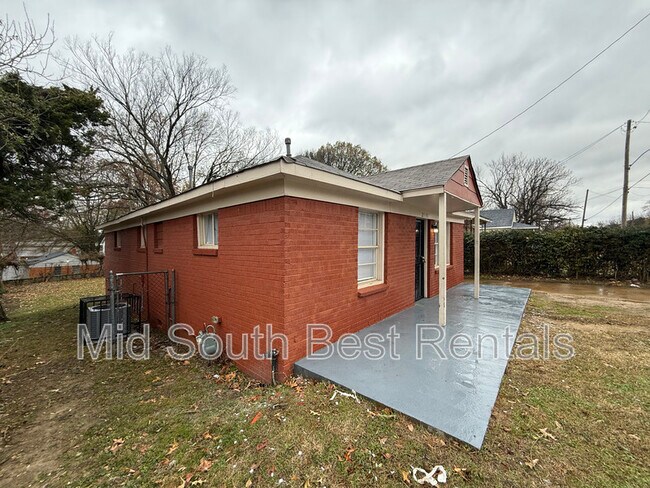 Building Photo - 2151 Sparks St