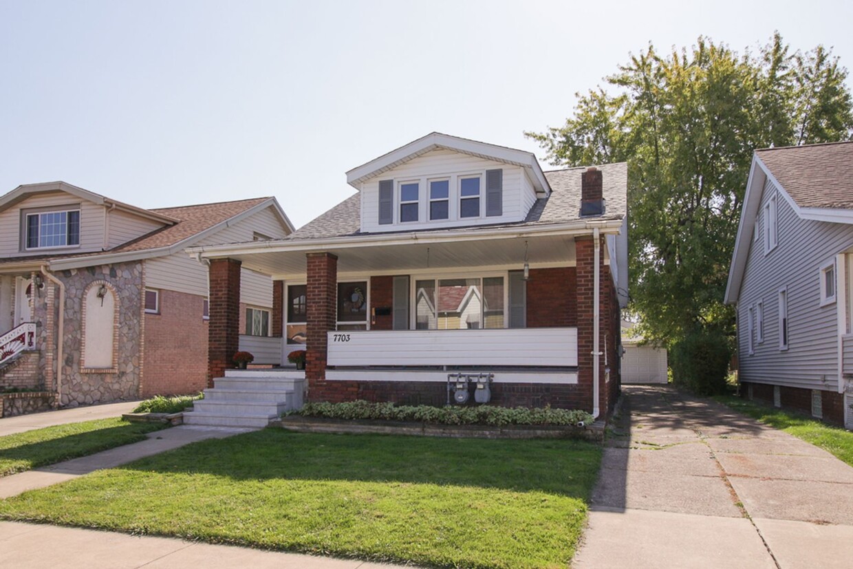 Foto principal - 7703 ESSEN AVE PARMA, OH. 44129