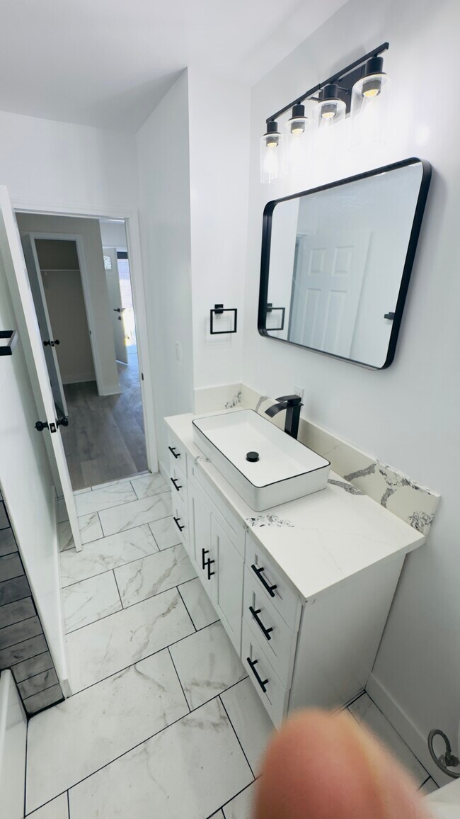 Foto del edificio - 1172 E 46th St