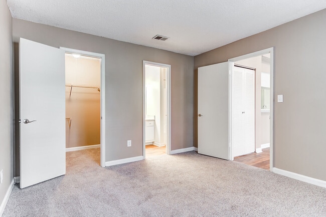 Building Photo - Summit Station