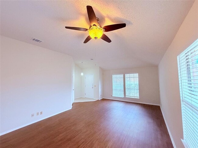 Foto del edificio - 16924 Cactus Blossom Dr