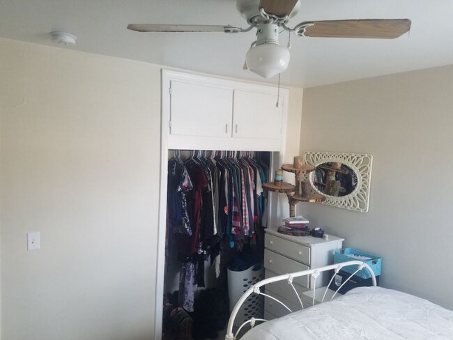 Foto del edificio - 300 W Hill Ct