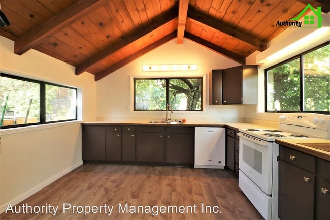 Building Photo - 1534 Fig Ave