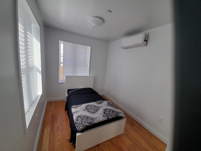 Foto del edificio - 1 Crosby Ave