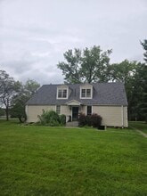 Building Photo - 614-618-618 Field Club Rd