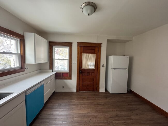 Building Photo - 35 Ellenwood Ave