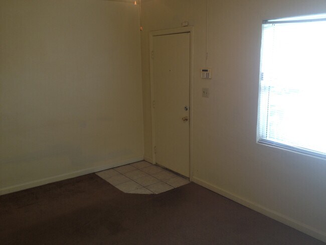 Foto del edificio - 1440 Hudson St