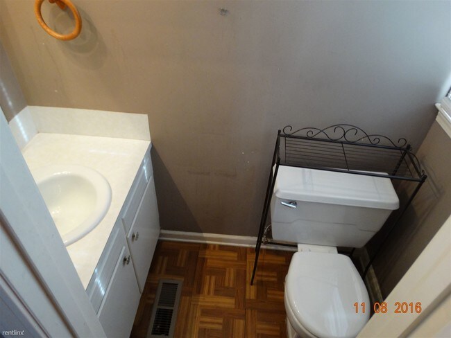 Foto del edificio - 2413 Gentry Rd