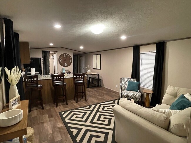 Sala de estar y cocina - 203 Poplar St