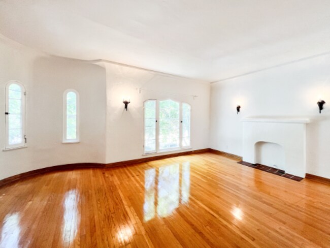 Foto del edificio - 366 N Sierra Bonita Ave