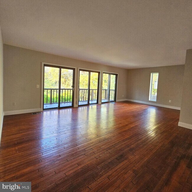 Building Photo - 2258 Wheelwright Ct