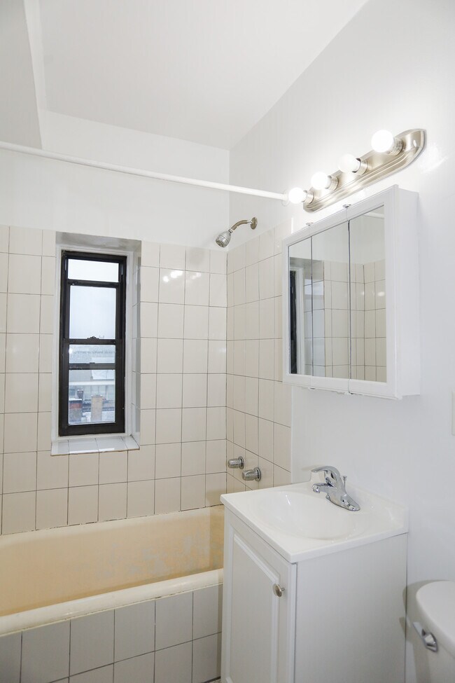 Foto del edificio - 6233 N Winthrop Ave