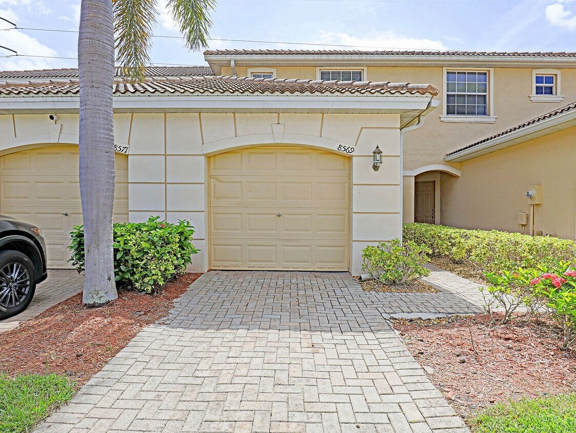 Olympia Pointe Room for Rent in Lehigh Acres, FL