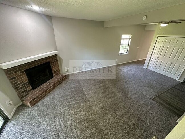 Building Photo - 3562 NE Independence Ave
