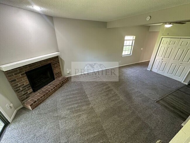 Foto del edificio - 3562 NE Independence Ave