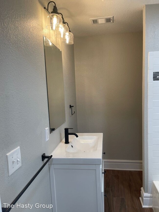 Building Photo - 2 br, 1 bath House - 113 Park Ave 1N