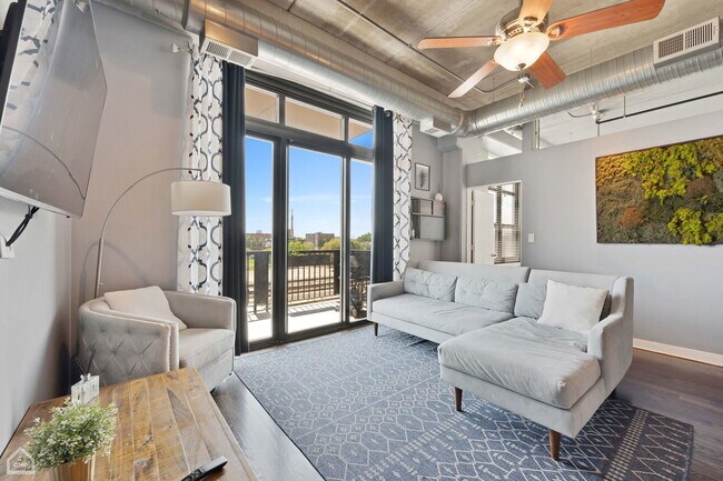 Foto del edificio - 811 W 15th Pl