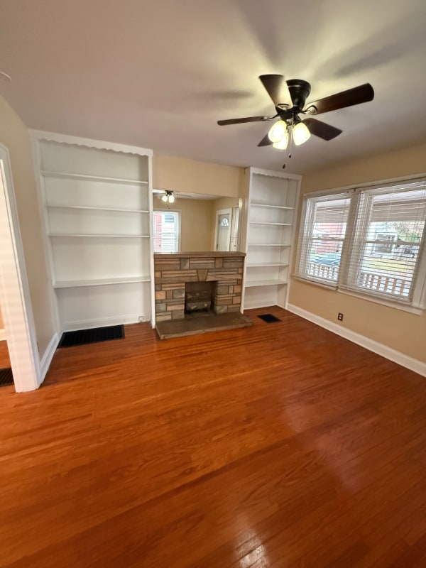 Foto del edificio - 55 W Lakeview Ave