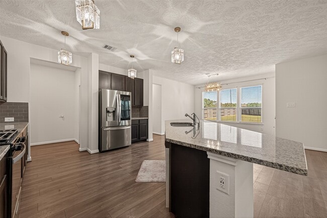 Foto del edificio - 15610 Birchdale Dr