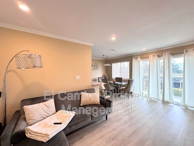 Foto del edificio - 2300 S Hacienda Blvd